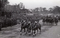 Проход_всадников_артиллерийского_полка